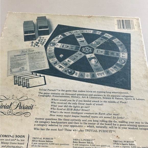 Trivial Pursuit Board Game - Classic Edition - Picture 4 of 4
